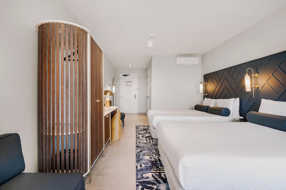 Room (2 King Beds)