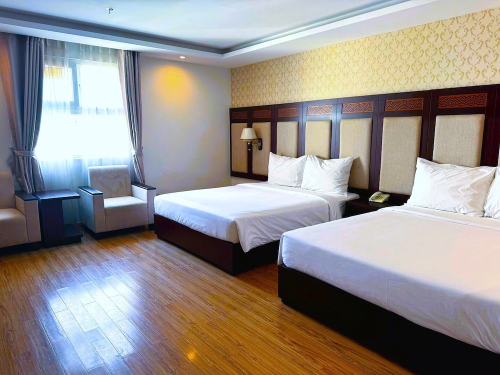 Family Room, City View photo 3