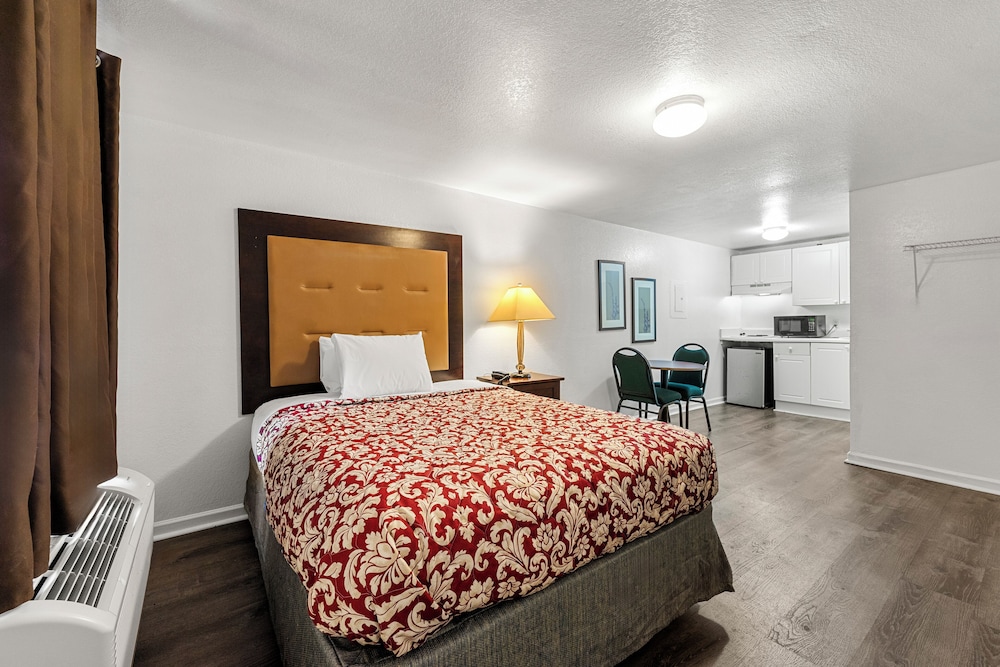 Room, 1 Queen Bed photo 1