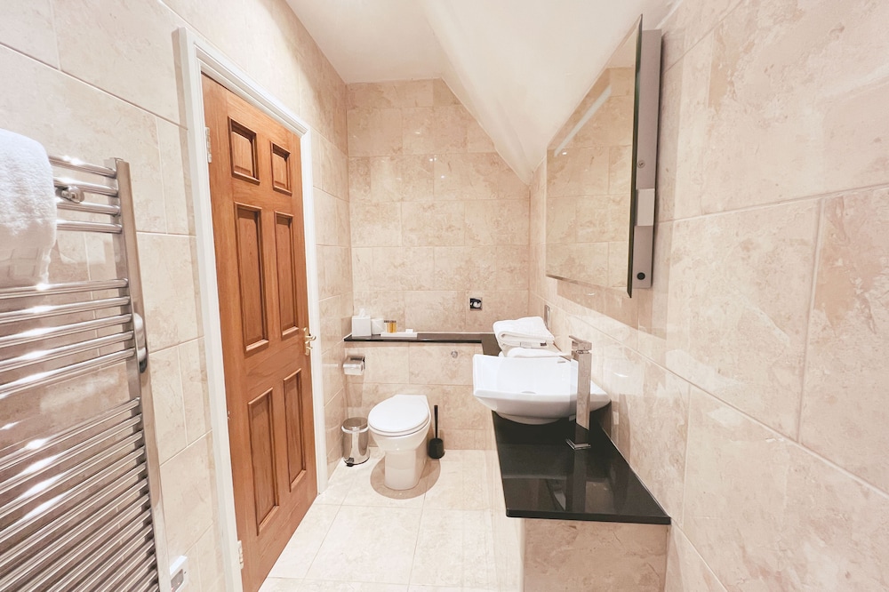 Family Room, Double and Single Bed, no lift - Photo 5
