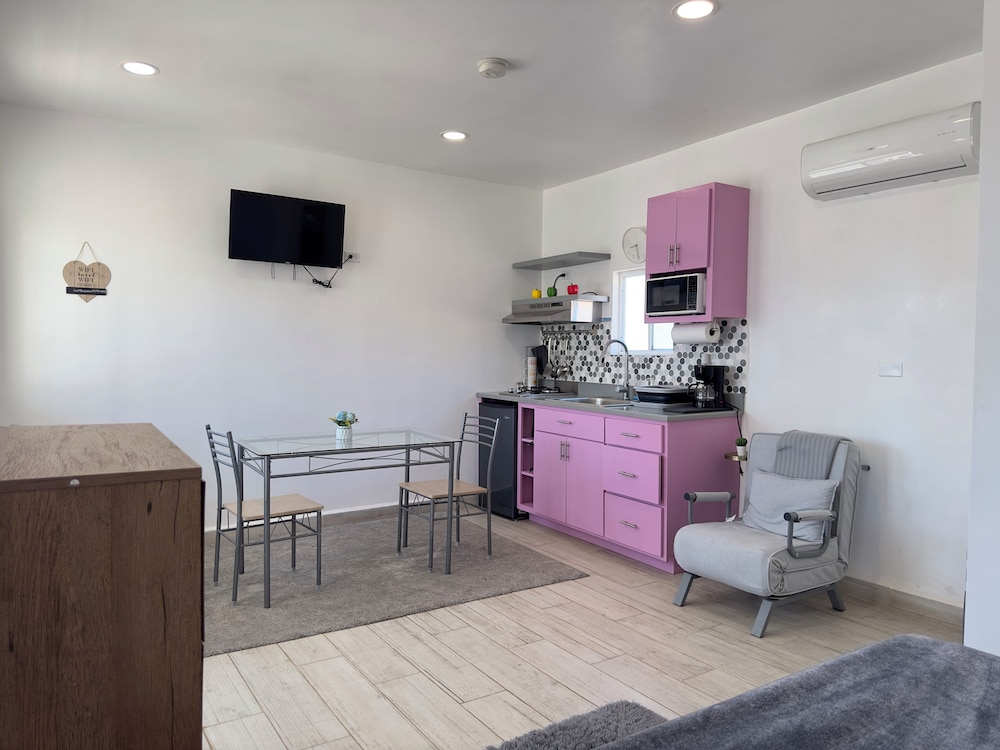 Economy Studio Suite, 1 Double Bed, Non Smoking, Kitchen photo 2