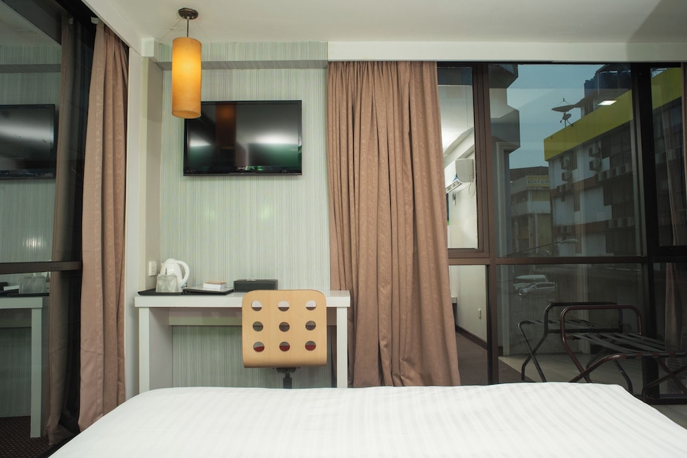 Standard Double Room, 1 King Bed photo 3