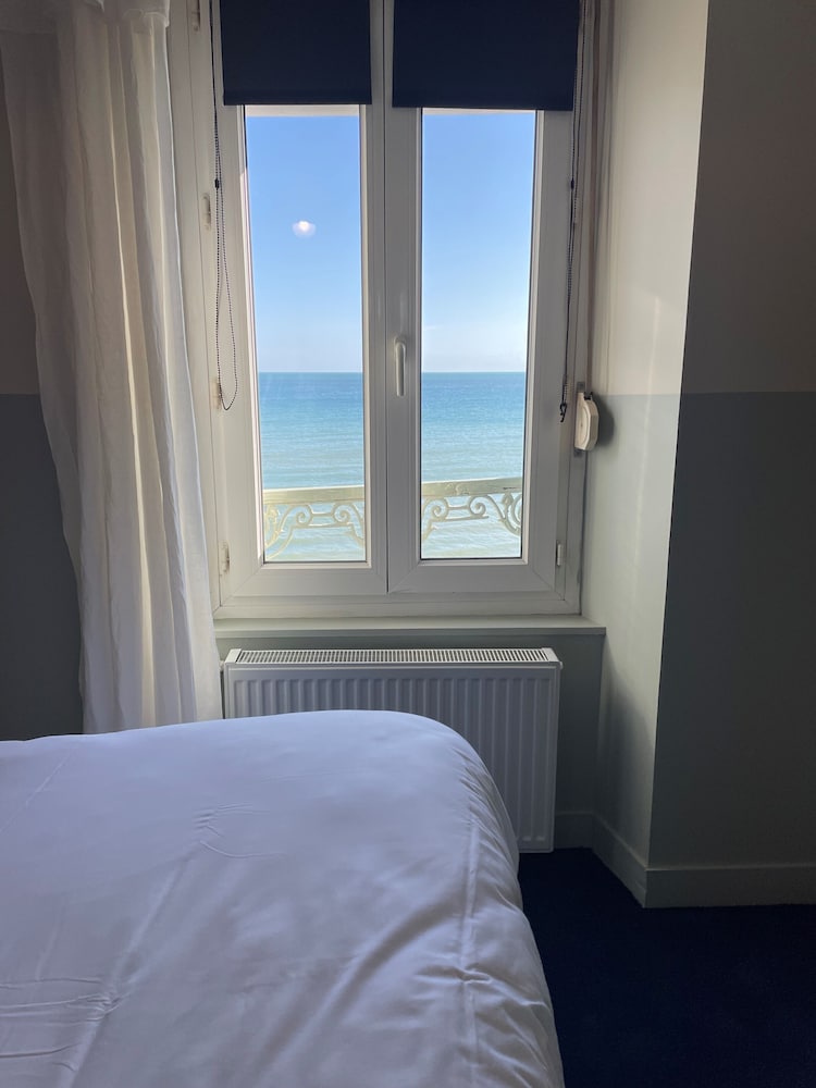 LES PLAGES - Free Wireless Internet + Free High-Speed Internet photo 2