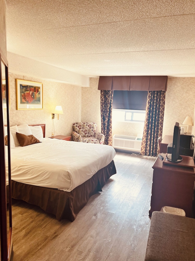 Suite, 1 King Bed, Non Smoking - Photo 1