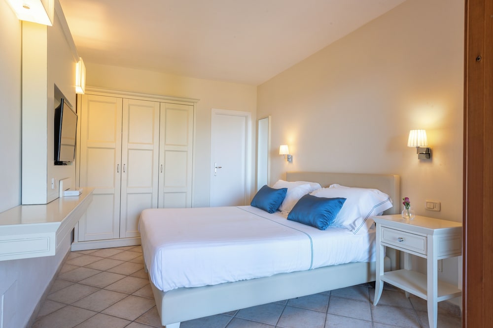Deluxe Room, Sea View - Photo 2
