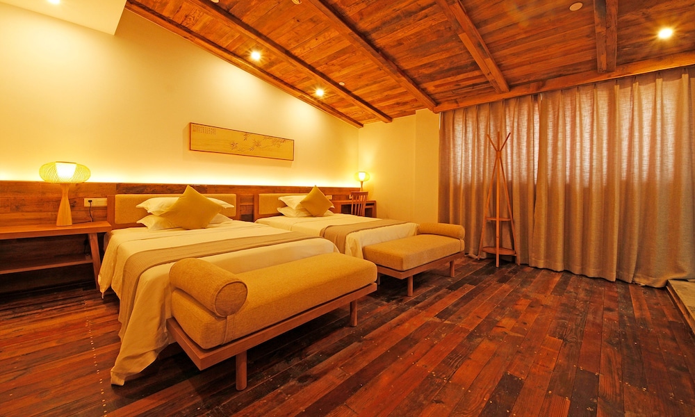 Elegant Twin Room photo 1