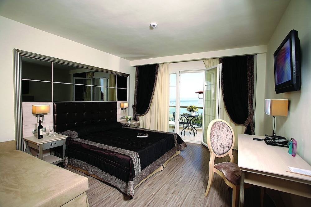 Superior Room, Sea View photo 3