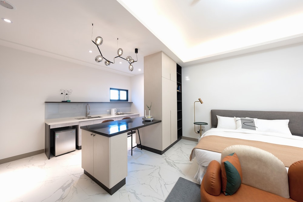 Deluxe Room - Photo 10