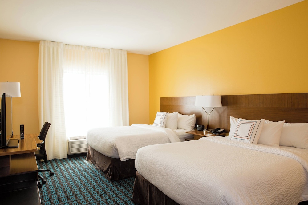 Room, 2 Queen Beds (Mobility Accessible, Tub) photo 1