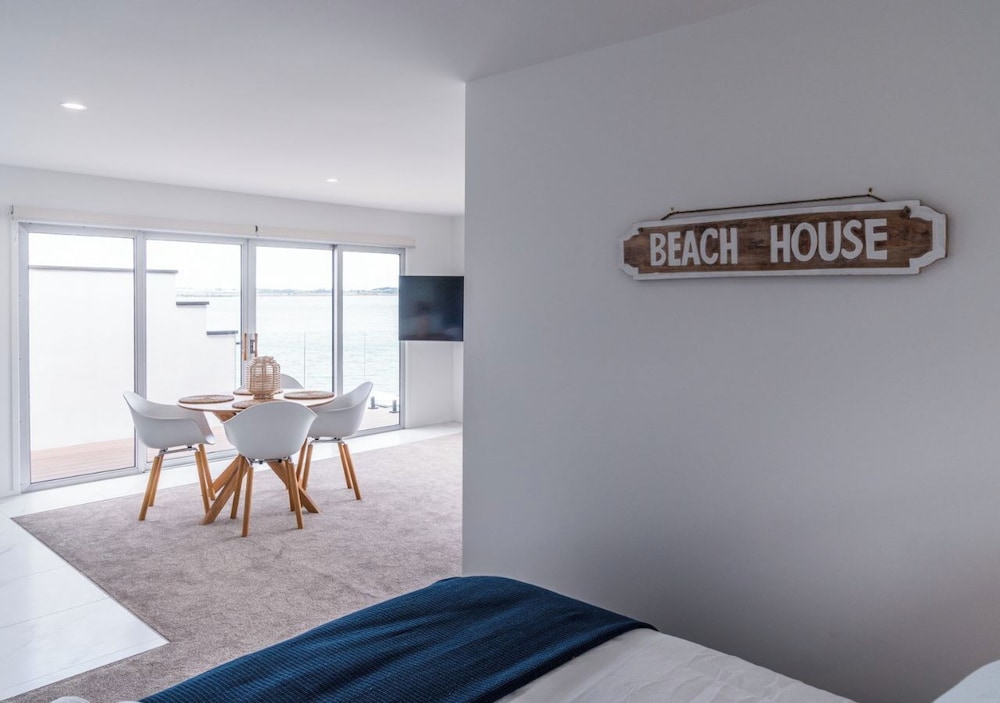 King Bed Waterfront Upstairs Apartment photo 2