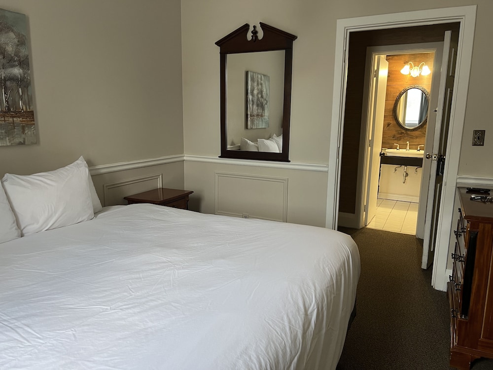 Family Suite, 1 King Bed with Sofa bed (Partial View, No Balcony) photo 2