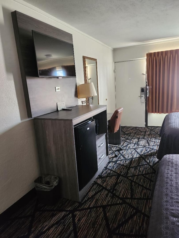 Room, 2 Double Beds, Non Smoking - Photo 5