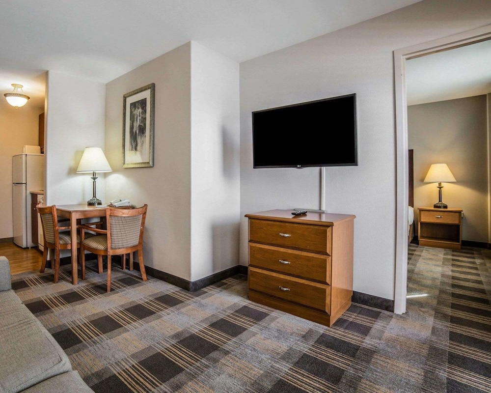 Suite, Multiple Beds, Accessible, Non Smoking - Photo 2