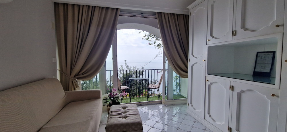 Junior Suite, Partial Sea View photo 2