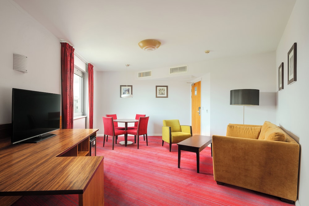 Suite, 1 King Bed photo 2