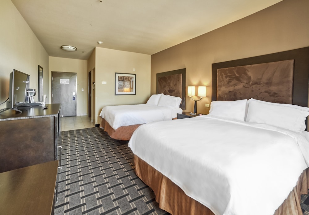 Suite, Multiple Beds (Living/Dining Area) - Photo 5