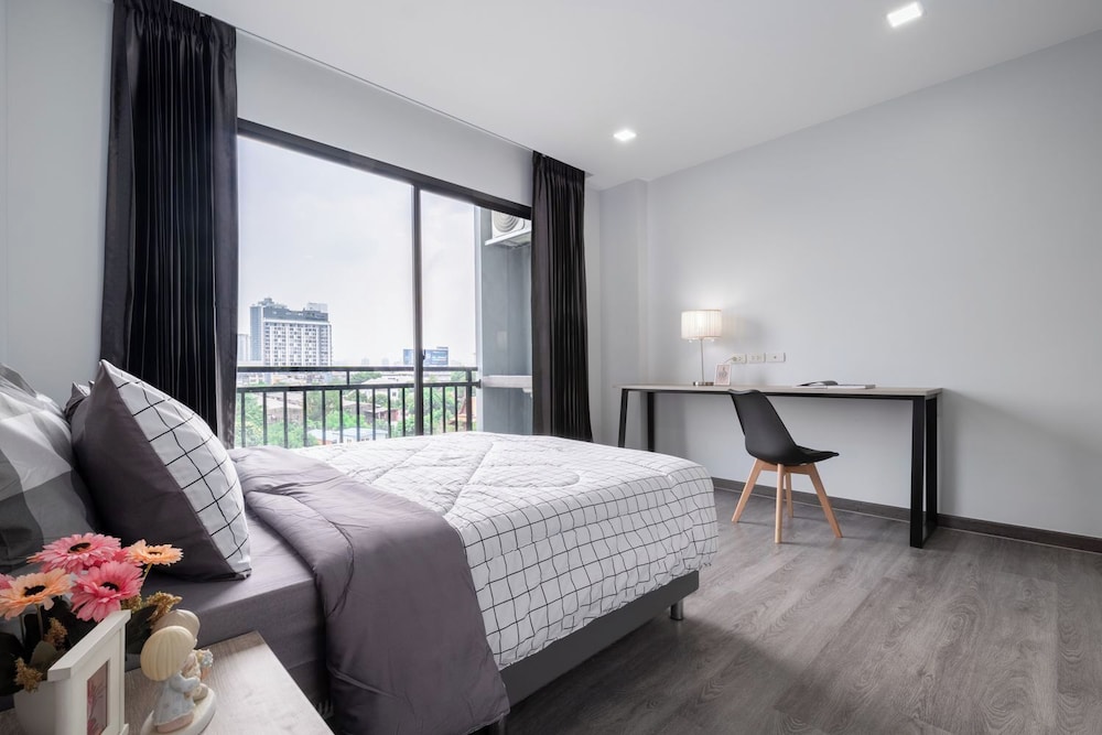 Superior Studio, 1 Queen Bed photo 1