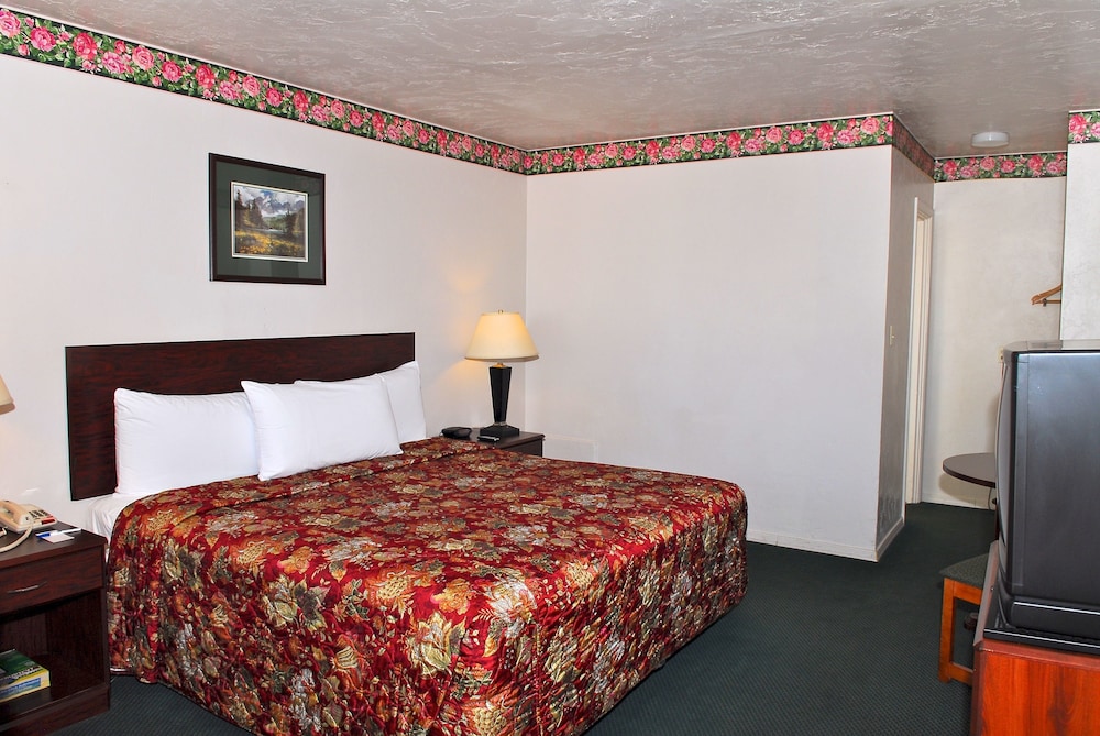 Standard Room, 1 Queen Bed, Non Smoking photo 3