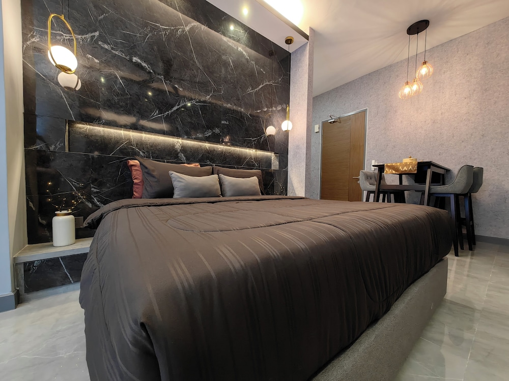 Premium Studio, 1 King Bed, Bathtub