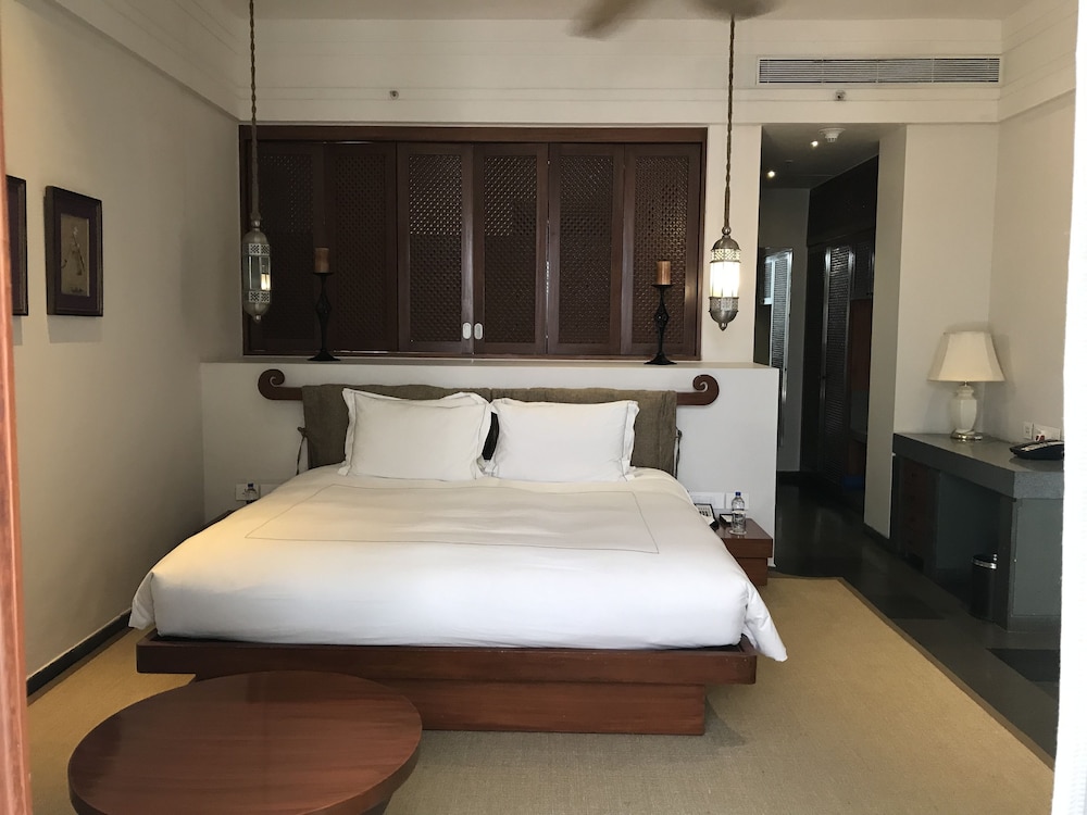 Superior Room Private Sit Out King Bed
