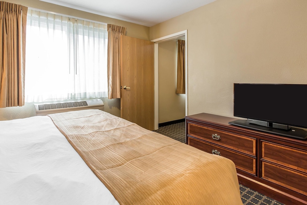 Room, Multiple Beds, Non Smoking - Photo 2