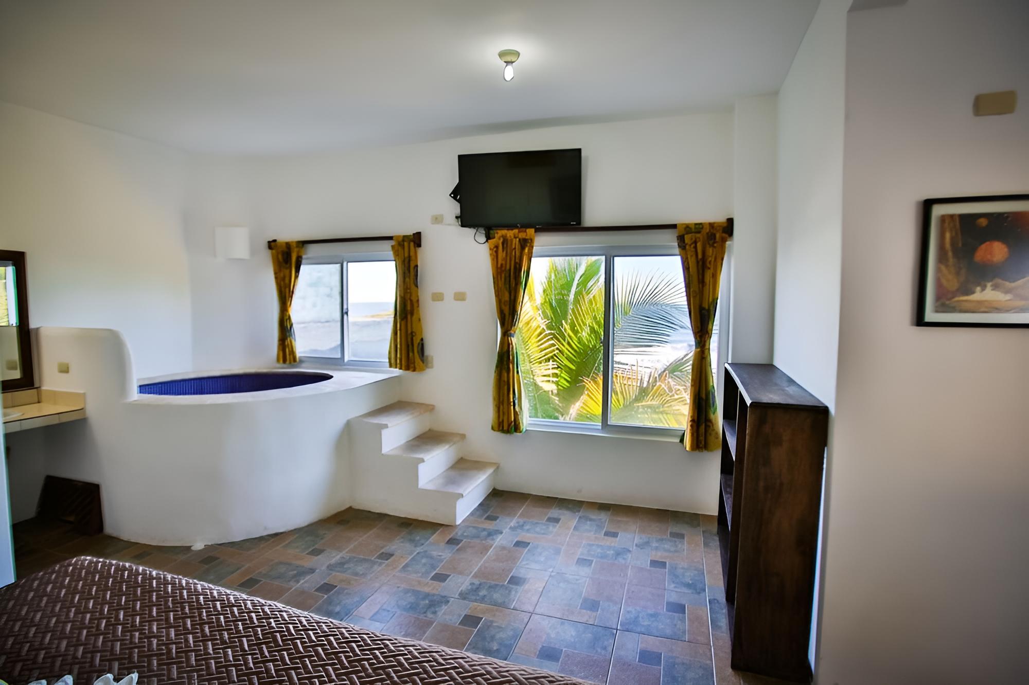 Suite, Hot Tub, Oceanfront photo 3