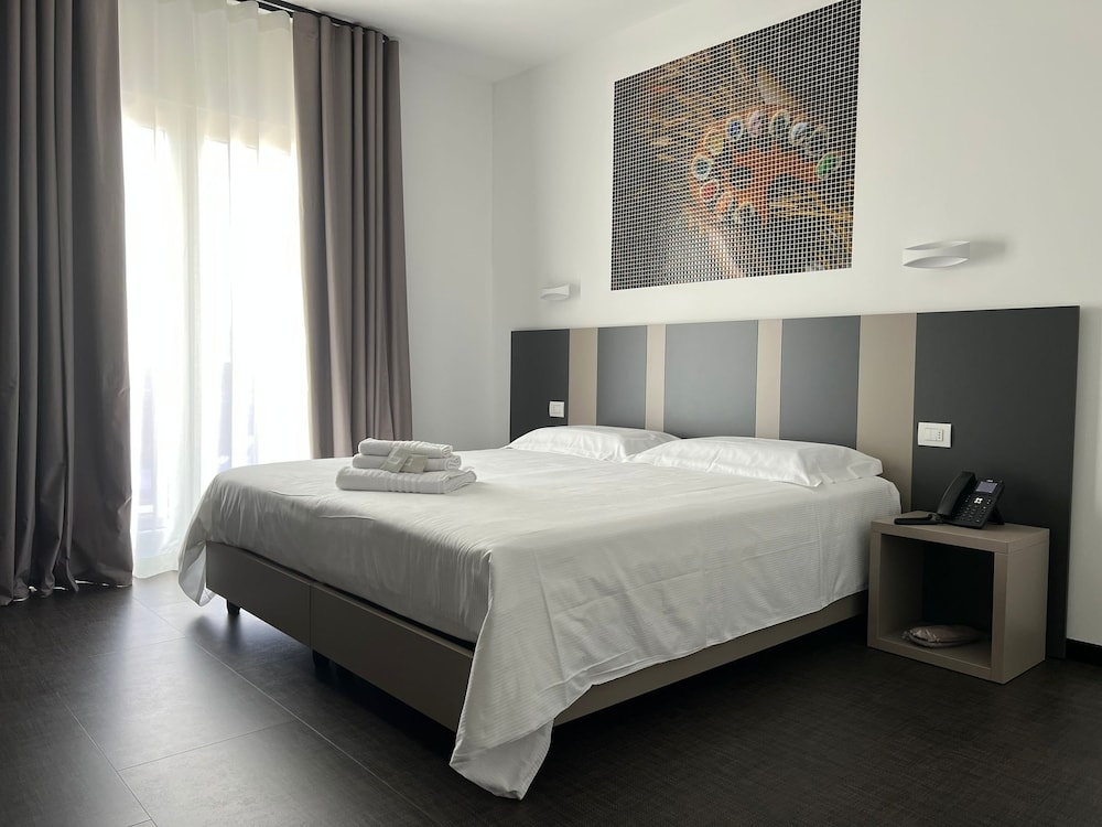Double or Twin Room - Photo 1