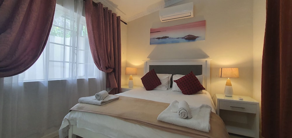 Comfort Studio Suite, 1 Queen Bed with Sofa bed (Bonsai Flat) photo 1