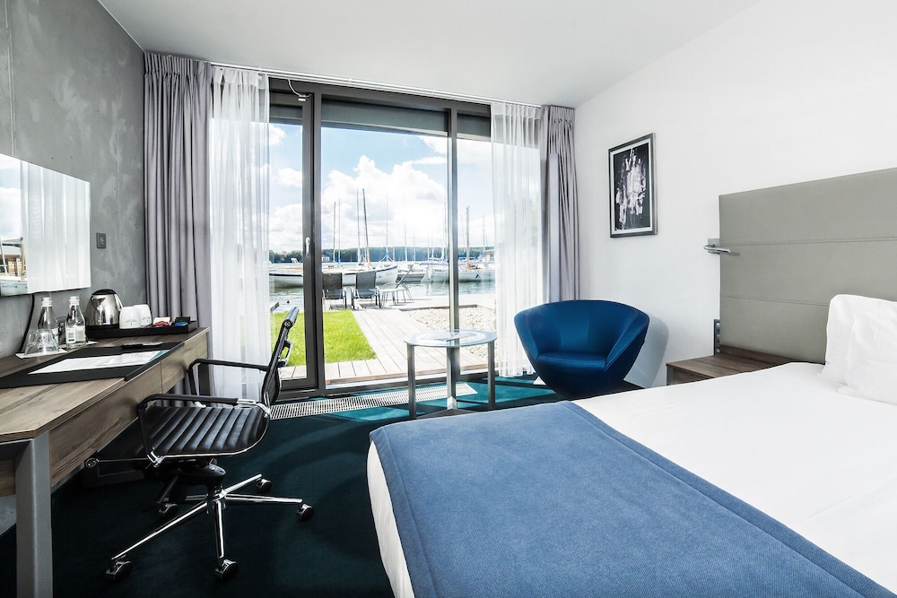 Premium Double or Twin Room (lake view) photo 1