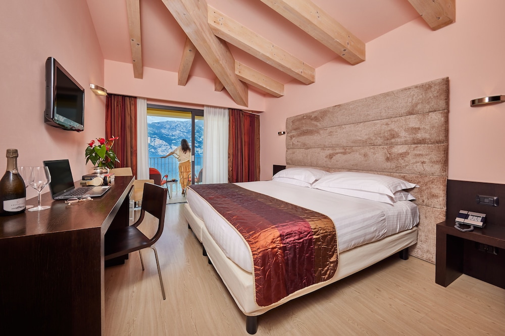 Deluxe Double or Twin Room, Lake View