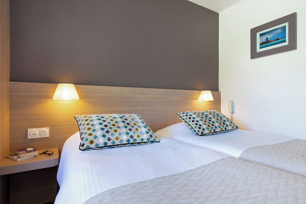 Comfort Room, 2 Twin Beds, Terrace, Poolside - Photo 6
