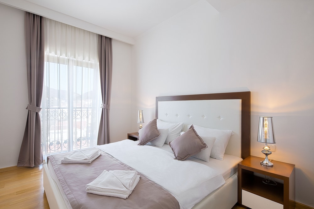 Superior Suite, 1 King Bed, Sea View