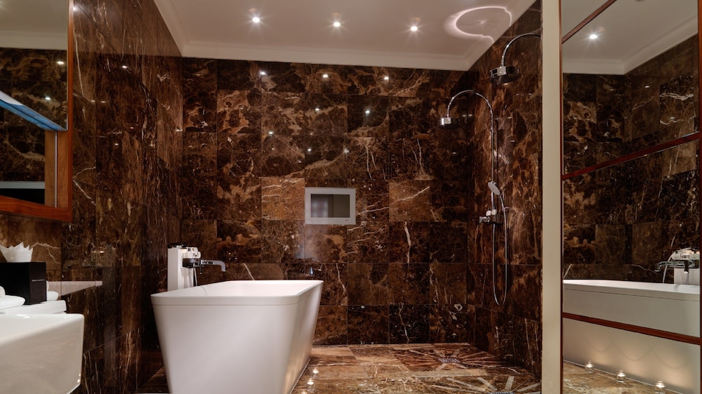 Penthouse Suite - Photo 6