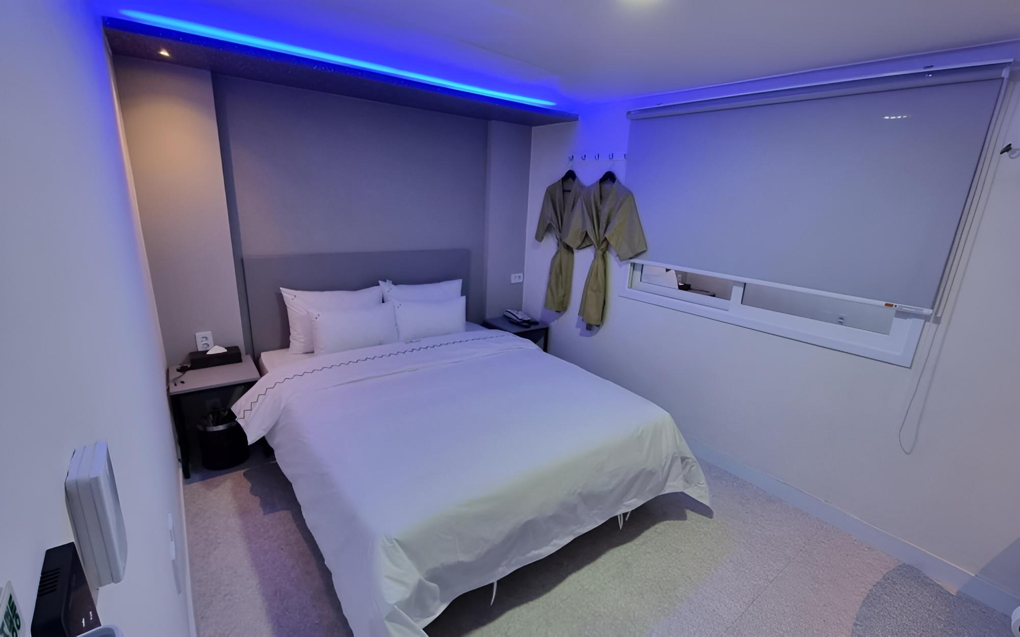 Room (Standard) - Photo 1