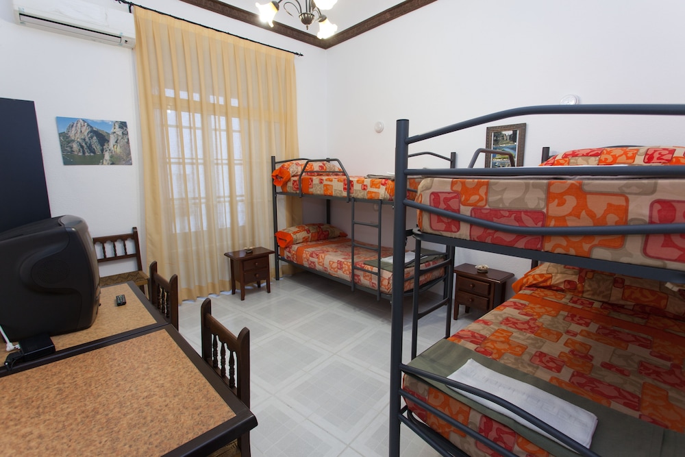 Shared Dormitory, Women only, Shared Bathroom (1 bed) photo 2