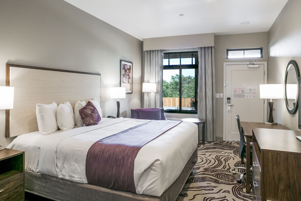 Room, 1 King Bed, Non Smoking - Photo 6