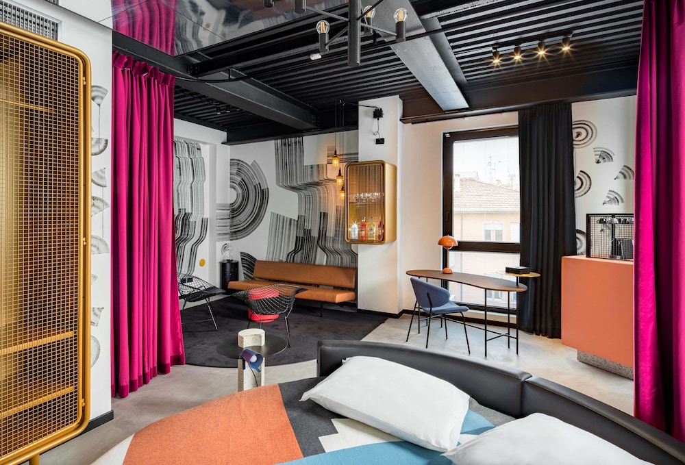 Suite (Play Room) thumbnail 5