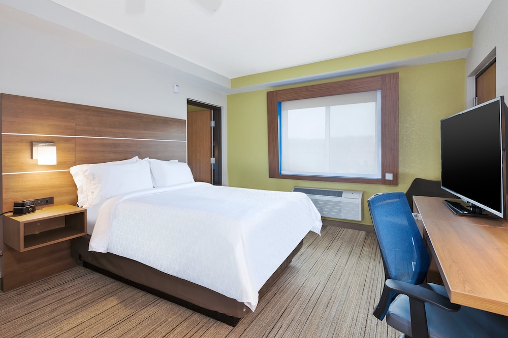 Standard Room, 1 King Bed, Accessible (Roll-In Shower) - Photo 1