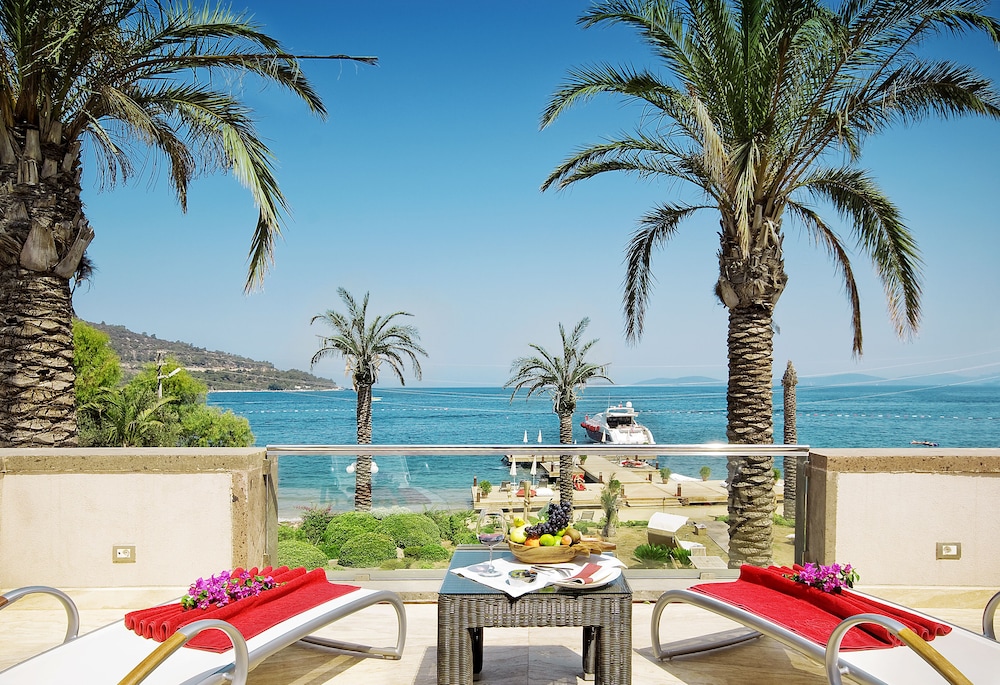 Honeymoon Suite, 1 Bedroom, Sea View - Photo 10