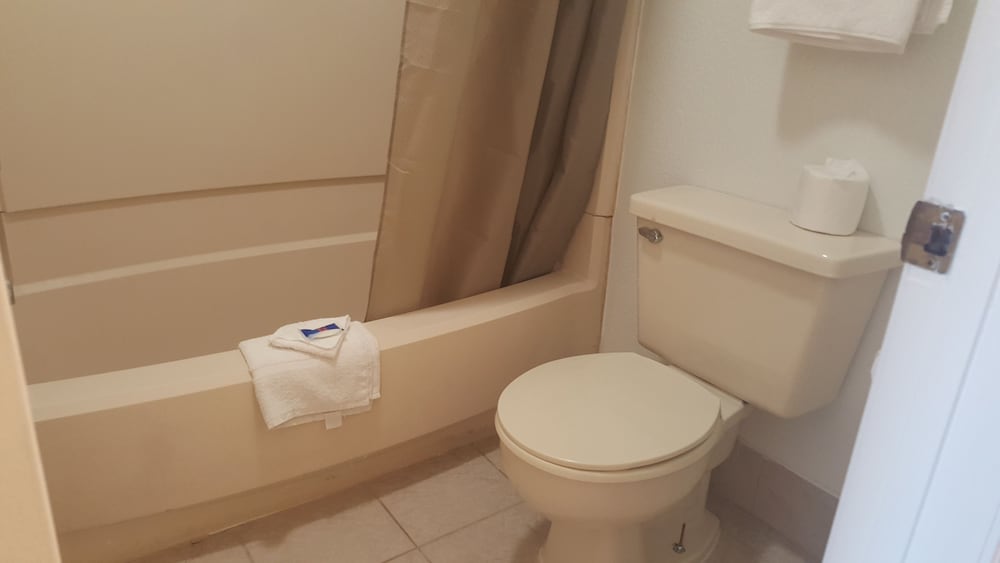 Standard Room, 2 Double Beds, Non Smoking - Photo 8