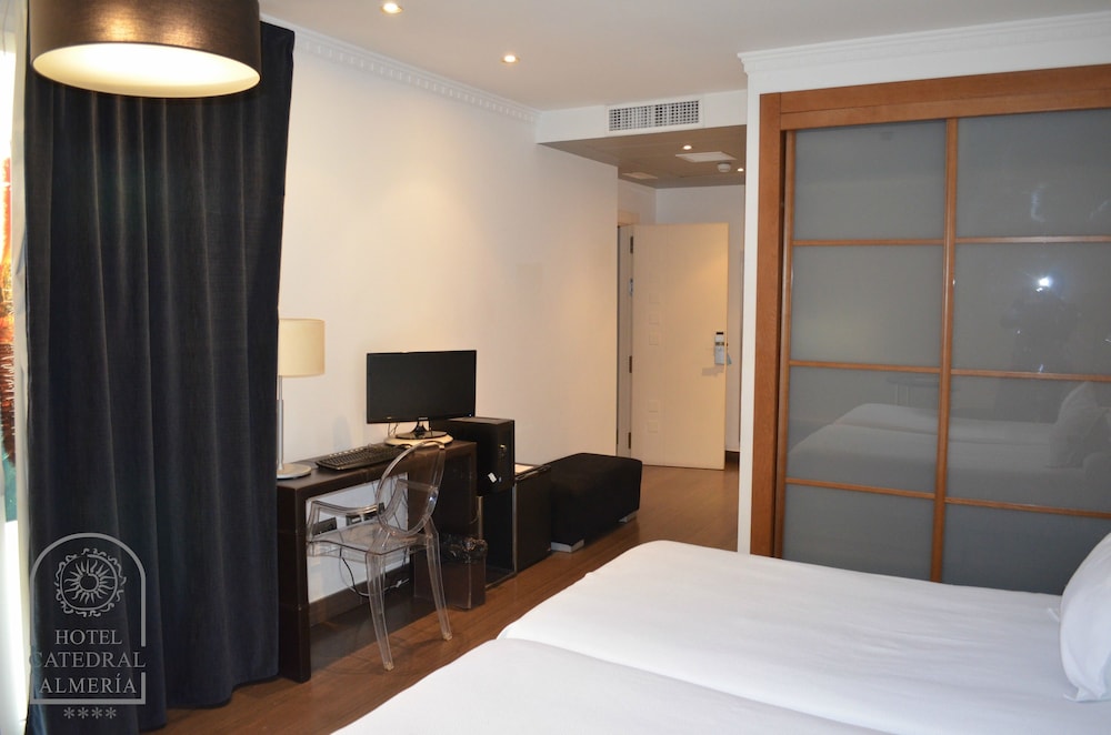 Standard Double Room (Interior)