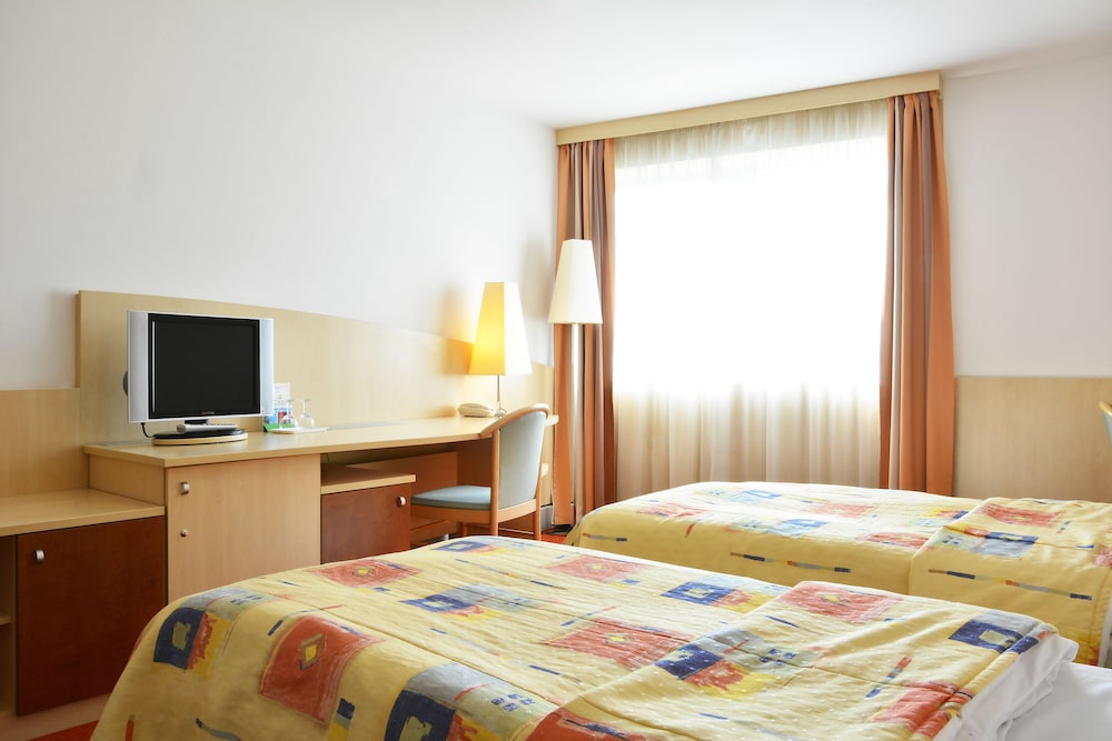 Standard Double or Twin Room - Photo 1
