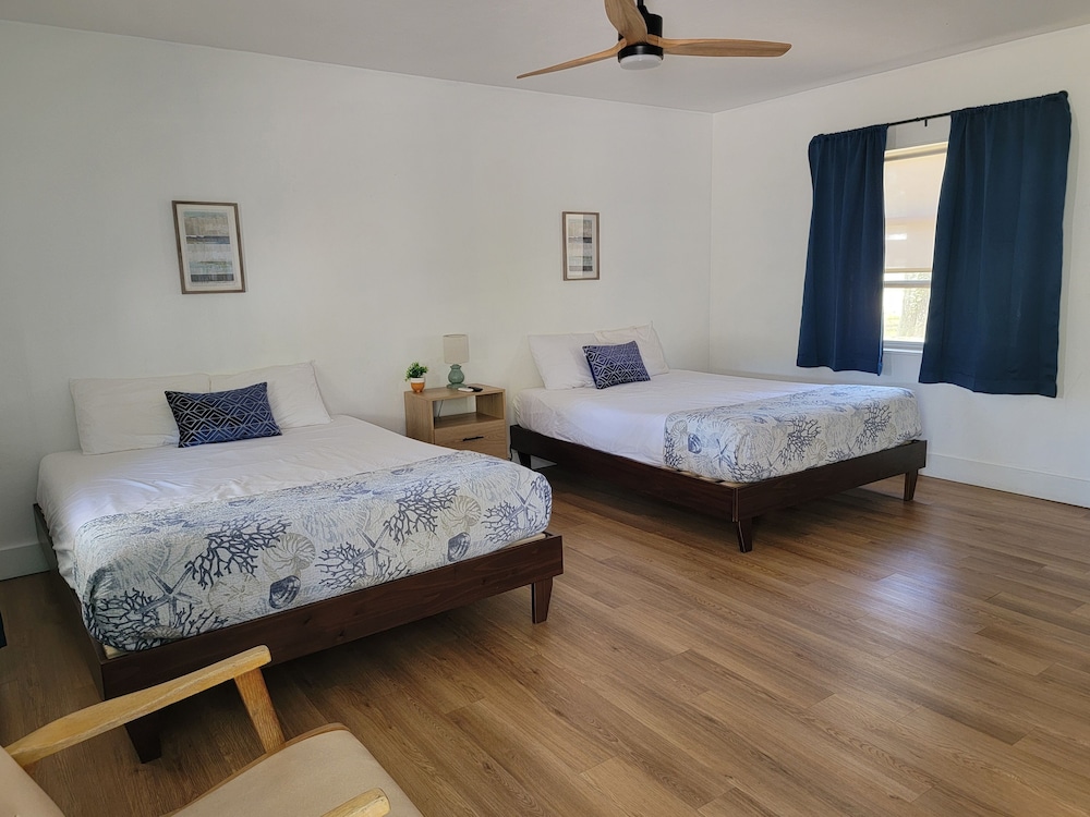 Standard Single Room, 2 Queen Beds, Non Smoking