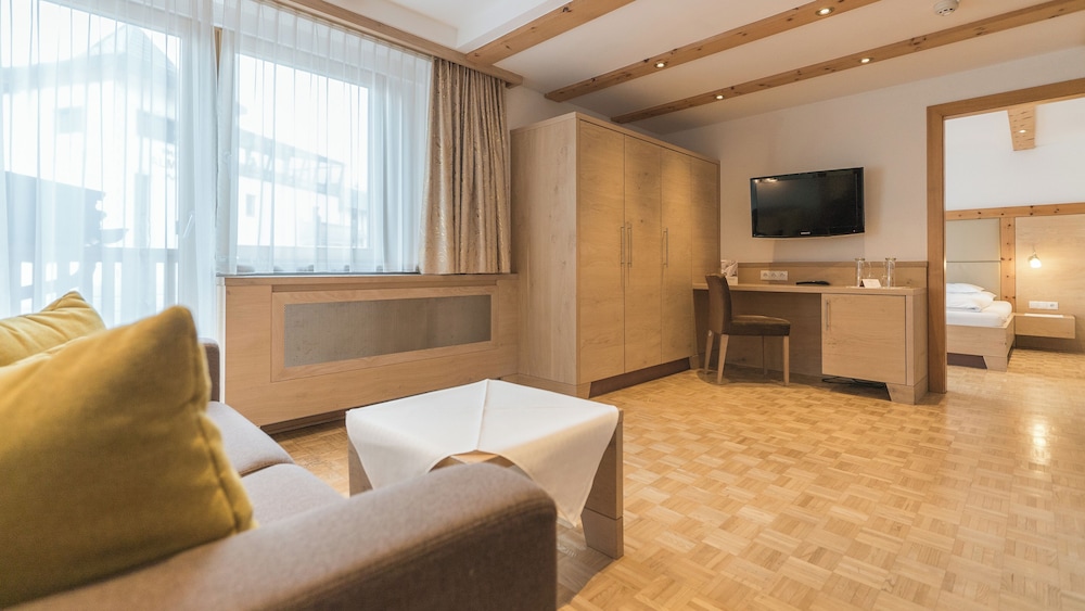 Deluxe Suite - Photo 1