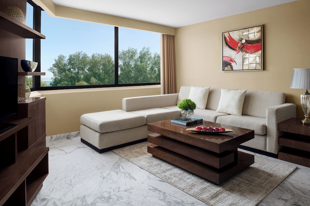 Suite, 1 Bedroom - Photo 1