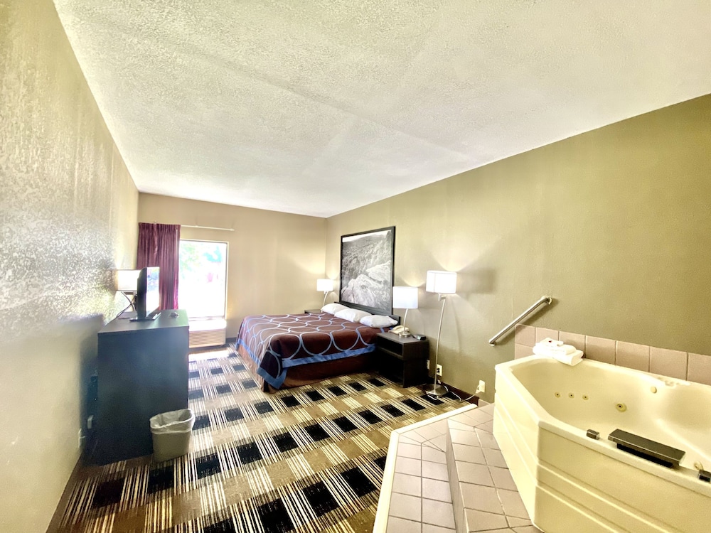 Deluxe Studio Suite, 1 King Bed, Non Smoking - Photo 1