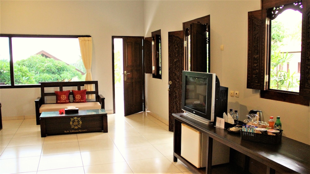 Family Room, Garden View photo 3