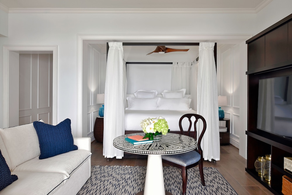 Room, 1 King Bed (Harbour View) photo 3