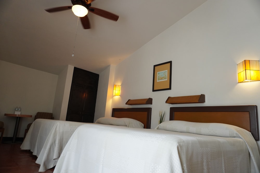 Standard Double Room - Photo 6