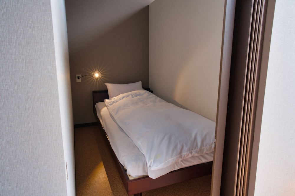Hostel (Dormitory Room, Women only) photo 1